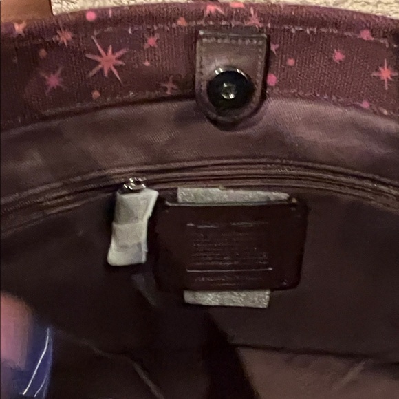 Coach Star Wars Stylish Burgundy Tote Bag with Warrior Design - Picture 5 of 5